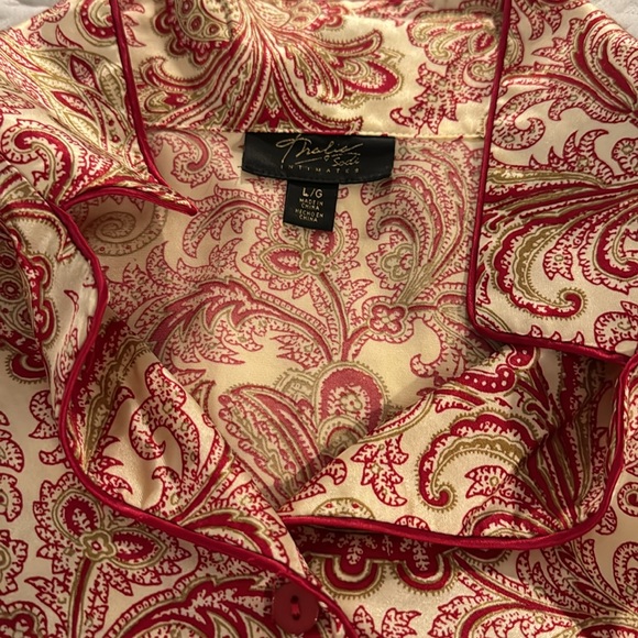 Red /gold pajama set / silky feel - Picture 2 of 5